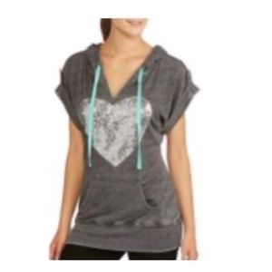 No Boundaries Sliver Heart Sequence V Neck Short Sleeve Gray Hoodie
